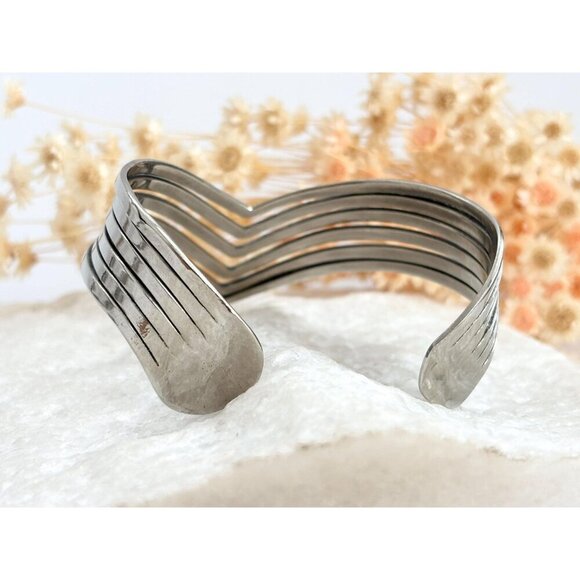Chevron Shaped Multi Sectioned Chunky Vintage Silver Toned Classic Cuff Bracelet - Picture 7 of 10
